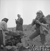 Wrzesień 1963, Zakopane, Polska.
Kobieta sprzedająca herbatę na szlaku turystycznym w Tatrach.
Fot. Jarosław Tarań, zbiory Ośrodka KARTA [63-231]

