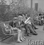 10.05.1964, Warszawa, Polska.
Kiermasz książki.
Fot. Jarosław Tarań, zbiory Ośrodka KARTA [64-68]

