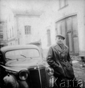 1940, Lwów, Ukraina, ZSRR.
Bolesław Pełczyński przy samochodzie.
Fot. NN, zbiory Ośrodka KARTA, album rodzinny udostępnił Włodzimierz Pełczyński.

