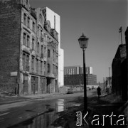 1969, Warszawa, Polska.
Osiedle Za Żelazną Bramą przy ulicy Grzybowskiej, stara kamienica.
Fot. Jerzy Mąkowski, zbiory Fundacji Ośrodka KARTA