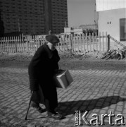1969, Warszawa, Polska.
Osiedle Za Żelazną Bramą, ulica Grzybowska.
Fot. Jerzy Mąkowski, zbiory Fundacji Ośrodka KARTA
