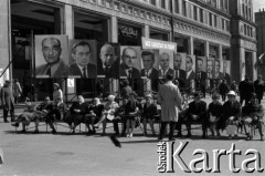 1965, Warszawa, Polska.
Plac Konstytucji, fotografie kandydatów na posłów.
Fot. Jerzy Mąkowski, zbiory Fundacji Ośrodka KARTA