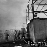 1969, Władysławowo, Polska.
Akcja gaśnicza.
Fot. Jerzy Mąkowski, zbiory Fundacji Ośrodka KARTA