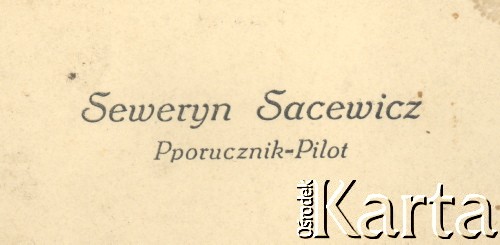 1920
Bilet wizytowy podporucznika pilota Seweryna Sacewicza.
Fot. NN, zbiory Ośrodka KARTA, album Seweryna Sacewicza udostępnił Marek Sacewicz