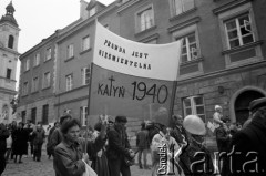 1.05.1989, Warszawa, Polska.
Niezależna manifestacja 1-majowa na Starym Mieście.
Transparent z hasłem: 
