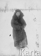 20.01.1942, Podgorna, ZSRR.
Młoda kobieta w kożuchu.
Fot. NN, zbiory Ośrodka KARTA, udostępniła Maria Donocik.

