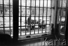 1982, Białołęka k. Warszawy, Polska.
Stan wojenny - krata w oknie celi ośrodka internowania działaczy NSZZ 