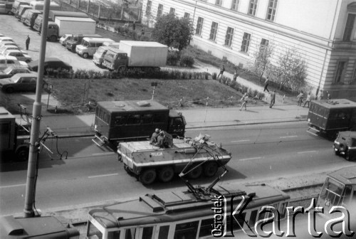 1.05.1983, Wrocław, Polska.
Stan wojenny - siły ZOMO (Zmotoryzowane Odwody Milicji Obywatelskiej) podczas pacyfikacji niezależnej manifestacji pierwszomajowej, zorganizowanej przez podziemne struktury 