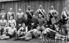 Przed 1914, Cesarstwo Rosyjskie.
Grupa atletów.
Fot. NN, zbiory Ośrodka KARTA
   
