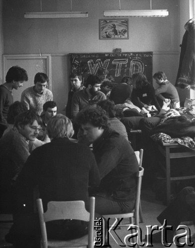 Luty 1981, Warszawa, Polska.
Strajk okupacyjny Studentów SGGW domagających się rejestracji Niezależnego Zrzeszenia Studentów.
Fot. NN, kolekcja NZS SGGW, zbiory Ośrodka KARTA, udostępnili Ryszard Marszałek i Jerzy Boruc
