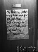 Luty 1981, Warszawa, Polska.
Strajk okupacyjny Studentów SGGW domagających się rejestracji Niezależnego Zrzeszenia Studentów, plakat na drzwiach: 