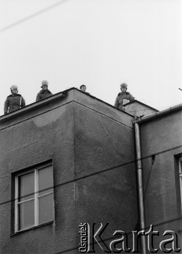 2.12.1981, Warszawa, Polska.
Pacyfikacja Wyższej Oficerskiej Szkoły Pożarniczej.
Fot. NN, kolekcja NZS SGGW, zbiory Ośrodka KARTA, udostępnili Ryszard Marszałek i Jerzy Boruc
