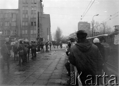 2.12.1981, Warszawa, Polska.
Pacyfikacja Wyższej Oficerskiej Szkoły Pożarniczej.
Fot. NN, kolekcja NZS SGGW, zbiory Ośrodka KARTA, udostępnili Ryszard Marszałek i Jerzy Boruc
