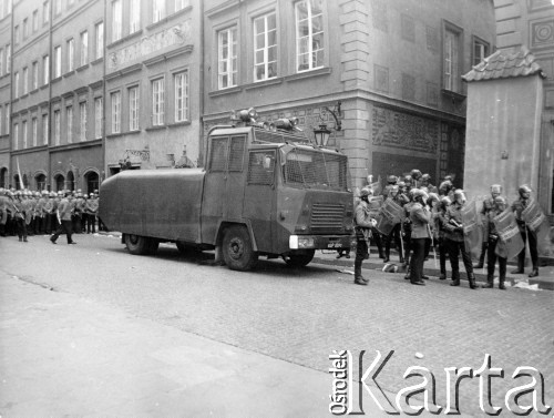 3.05.1982, Warszawa, Polska.
Demonstracja na Starym Mieście.
Fot. NN, kolekcja NZS SGGW, zbiory Ośrodka KARTA, udostepnili Ryszard Marszałek i Jerzy Boruc
