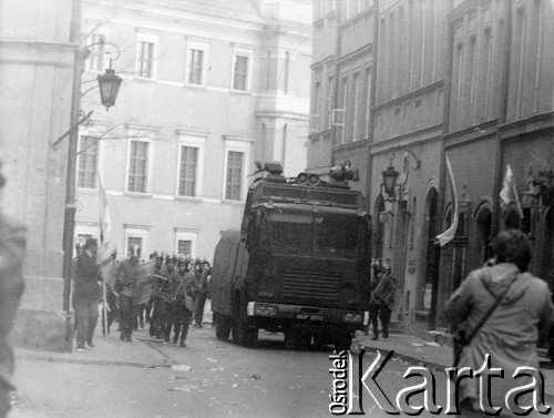 3.05.1982, Warszawa, Polska.
Demonstracja na Starym Mieście.
Fot. NN, kolekcja NZS SGGW, zbiory Ośrodka KARTA, udostepnili Ryszard Marszałek i Jerzy Boruc
