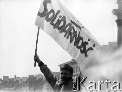 3.05.1982, Warszawa, Polska.
Demonstracja na Starym Mieście.
Fot. NN, kolekcja NZS SGGW, zbiory Ośrodka KARTA, udostepnili Ryszard Marszałek i Jerzy Boruc
