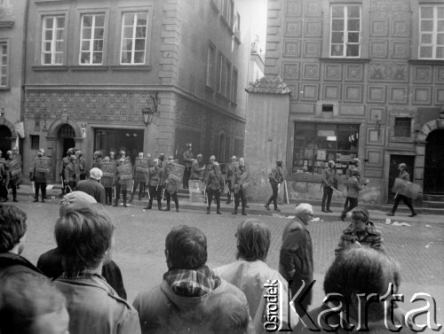 3.05.1982, Warszawa, Polska.
Demonstracja na Starym Mieście.
Fot. NN, kolekcja NZS SGGW, zbiory Ośrodka KARTA, udostepnili Ryszard Marszałek i Jerzy Boruc