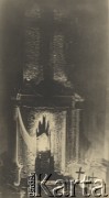 1942, Warszawa, Generalne Gubernatorstwo.
Grób wielkanocny w kościele św. Anny.
Fot. NN, zbiory Ośrodka KARTA
 
