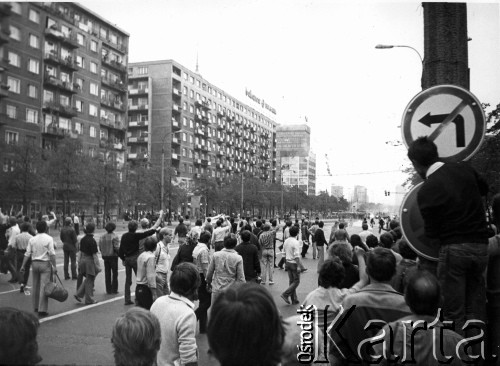 31.08.1982, Warszawa, Polska.
Rozpędzanie manifestacji w drugą rocznicę podpisania porozumień sierpniowych.
Fot. NN, zbiory Ośrodka KARTA
