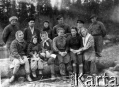 1949, Bułtusuk, Krasnojarski Kraj, ZSRR.
Praca przy wyrębie lasu. Podpis na odwrocie: 