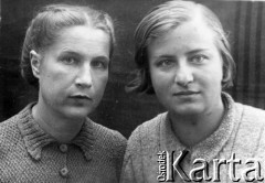 07.05.1948, Mołotow, Permska obł., ZSRR.
Irena Husar i Jadwiga Borodziuk (z prawej) na zesłaniu - zdjęcie portretowe.
Fot. NN, zbiory Ośrodka KARTA