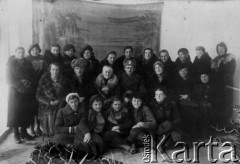 15.03.1942, Kazachstan, ZSRR.
Polacy deportowani do Kazachstanu, dedykacje na odwrocie: 