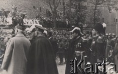 1935, Kraków, Polska.
Wawel, pogrzeb Marszałka Józefa Piłsudskiego, delegacje obcych państw.
Fot. NN, zbiory Ośrodka KARTA, udostępniła Karolina Popczyńska

