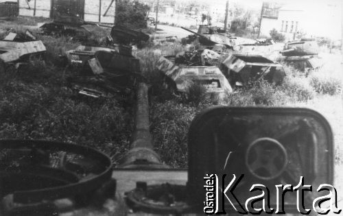 Ok. 1945, Lwów, Ukraina, ZSRR.
W wyzwolonym mieście - czołgi i działa pozostawione przez wycofujących się Niemców.
Fot. NN, zbiory Ośrodka KARTA
