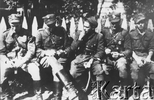 1945, woj. białostockie, Polska.
Partyzanci z V Brygady Wileńskiej Armii Krajowej mjr Zygmunta Szendzielarza 