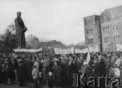 1980-1981 (?), Poznań, Polska.
Manifestacja niezależna, transparenty z hasłami: 