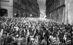 3.05.1982, Warszawa, Polska.
Stan wojenny - niezależna manifestacja solidarnościowa na Starym Mieście.
Fot. NN, zbiory Ośrodka KARTA
