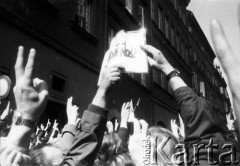 3.05.1982, Warszawa, Polska.
Stan wojenny - niezależna manifestacja solidarnościowa na Starym Mieście.
Fot. NN, zbiory Ośrodka KARTA