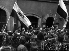 3.05.1982, Warszawa, Polska.
Stan wojenny - niezależna manifestacja solidarnościowa na Starym Mieście.
Fot. NN, zbiory Ośrodka KARTA