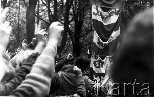 1.05.1983, Szczecin, Polska.
Niezależna manifestacja pierwszomajowa, transparenty.
Fot. NN, zbiory Ośrodka KARTA, udostępnił p. Rzewuski