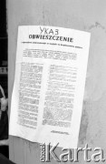 13.12.1981, Warszawa, Polska.
Obwieszczenie o wprowadzeniu stanu wojennego z odręcznym dopiskiem 