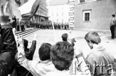 3.05.1982, Warszawa, Stare Miasto.
Stan wojenny - manifestacja niezależna na Placu Zamkowym na Starym Mieście, zorganizowana przez podziemne struktury 