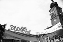 3.05.1982, Warszawa, Stare Miasto.
Stan wojenny - manifestacja niezależna na Placu Zamkowym na Starym Mieście, zorganizowana przez podziemne struktury 