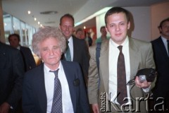 10.05.1989, Strasburg, Francja.
Andrzej Mietkowski (z prawej) w drodze na konferencję przewodniczącego NSZZ 