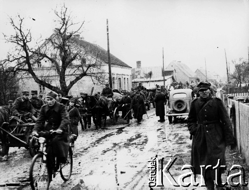 02.1945, Jastrowie, Polska.
Walki na Wale Pomorskim, n/z tabor konny jednego z polskich oddziałów w czasie przemarszu.
Fot. Józef Rybicki, Stanisława Rybicka, zbiory Fundacji Ośrodka KARTA