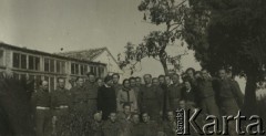 1945-1946, brak miejsca
Grupa żołnierzy 2 Korpusu, na zdjęciu m.in. Eugeniusz Skowalczyński, uczestnik walk pod Monte Cassino. 
Fot. NN, zbiory Ośrodka KARTA, udostępniła Teresa Pawłowska