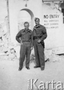 1940-1944, Tobruk, Afryka.
Zniszczona brama szpitala w Tobruku, podpis na odwrocie: 