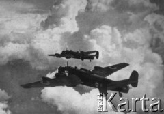 1940-1945, brak miejsca.
Lecące samoloty.
Fot. Jan Sianos, zbiory Ośrodka KARTA, udostępnili Scholastyka i Jerzy Królowie

