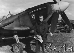 29.10.1944, St Denijs Westerm k/Gandawy, Belgia.
Podpułkownik pilot Aleksander Gabszewicz, d-ca 18 Sektora Myśliwskiego RAF, w tle samolot typu 
