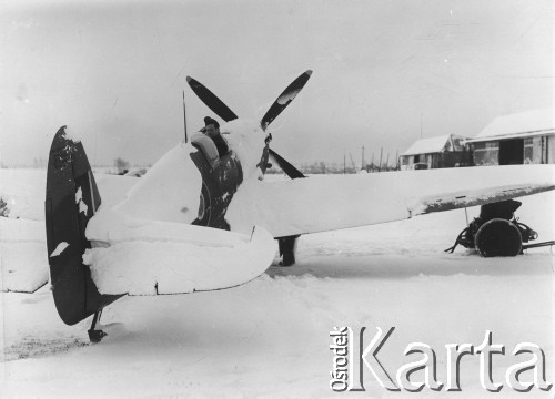 Styczeń - Marzec 1945, Grenbergen, Belgia.
Pilot w samolocie typu Spitfire.
Fot. Jan Sianos, zbiory Ośrodka KARTA, udostępnili Scholastyka i Jerzy Królowie

