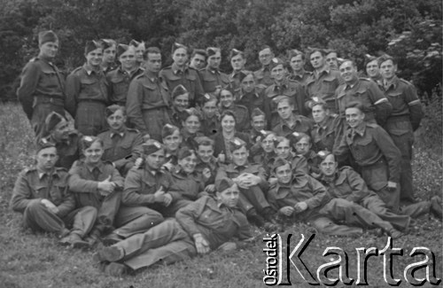 1942-1944, Wielka Brytania.
Grupa polskich żołnierzy.
Fot. NN, zbiory Ośrodka KARTA, kolekcję Sylwestra Patoki udostępnił Piotr Trąbiński.
 
