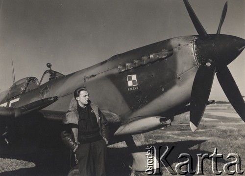 1945-1946, Niemcy.
 Sierżant pilot L. Kuczyński przy samolocie Spitfire XVI Dywizjonu 308.
Fot. NN, zbiory Ośrodka KARTA, kolekcję Sylwestra Patoki udostępnił Piotr Trąbiński
   

