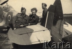 1945, III Rzesza Niemiecka.
 Personel Dywizjonu 308 przy samolocie Spitfire XVI, z prawej stoi mechanik Sylwester Patoka.
Fot. NN, zbiory Ośrodka KARTA, kolekcję Sylwestra Patoki udostępnił Piotr Trąbiński
   
