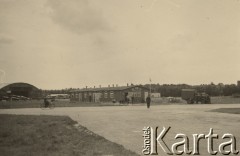 1945-1946, Niemcy.
Lotnisko i baza Dywizjonu 308 w okupowanych Niemczech, na ścianie baraku litery 