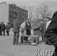 1965, Warszawa, Polska.
Targ ze zwierzętami.
Fot. Bogdan Łopieński, zbiory Ośrodka KARTA