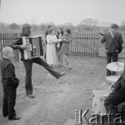 1966, Chojnów, woj. wrocławskie, Polska.
Wesele Sobczaków.
Fot. Bogdan Łopieński, zbiory Ośrodka KARTA